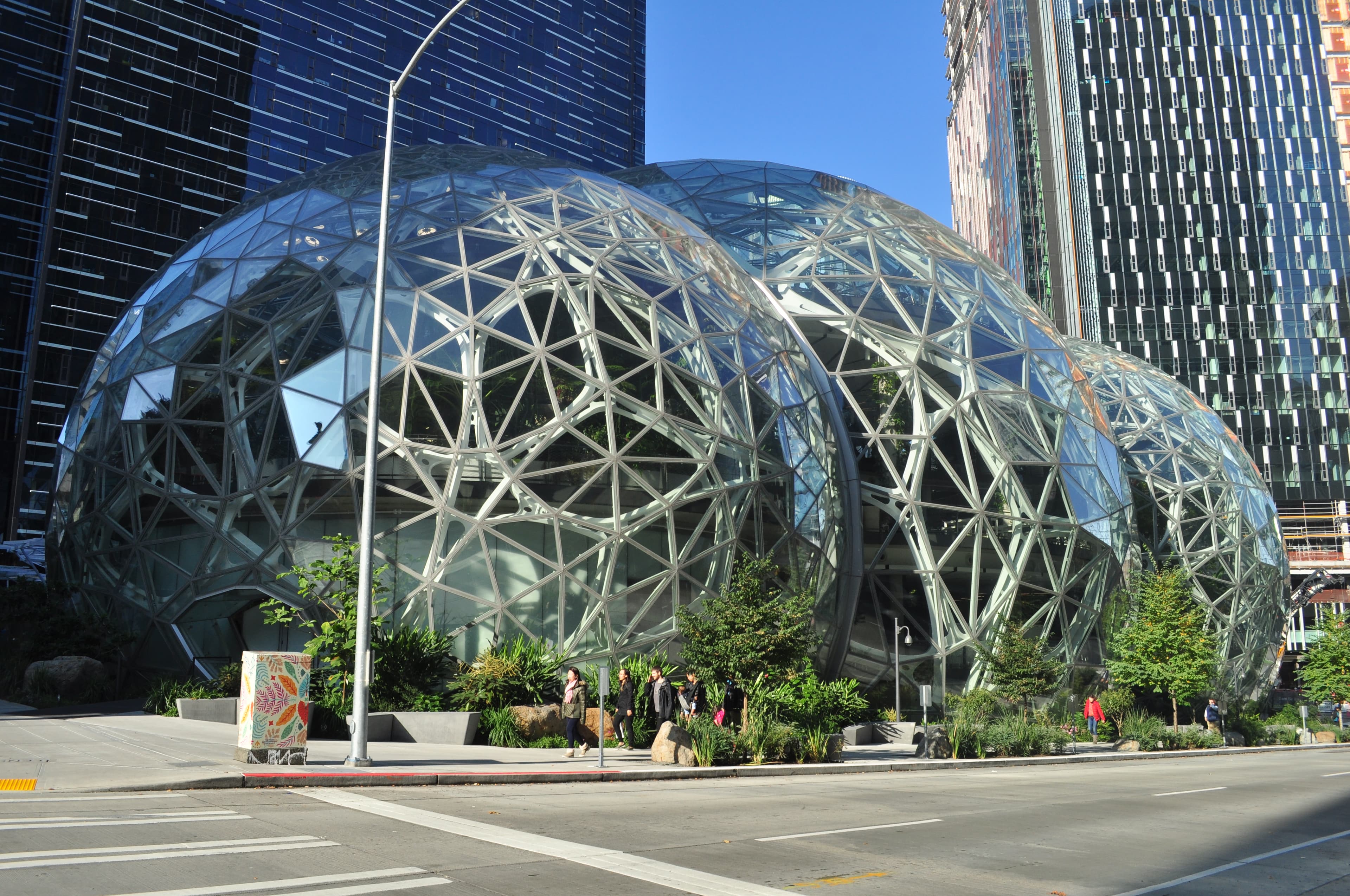 Mercados hoje: Amazon dispara, Coreia bate recorde e a Fed trava. O resumo do dia