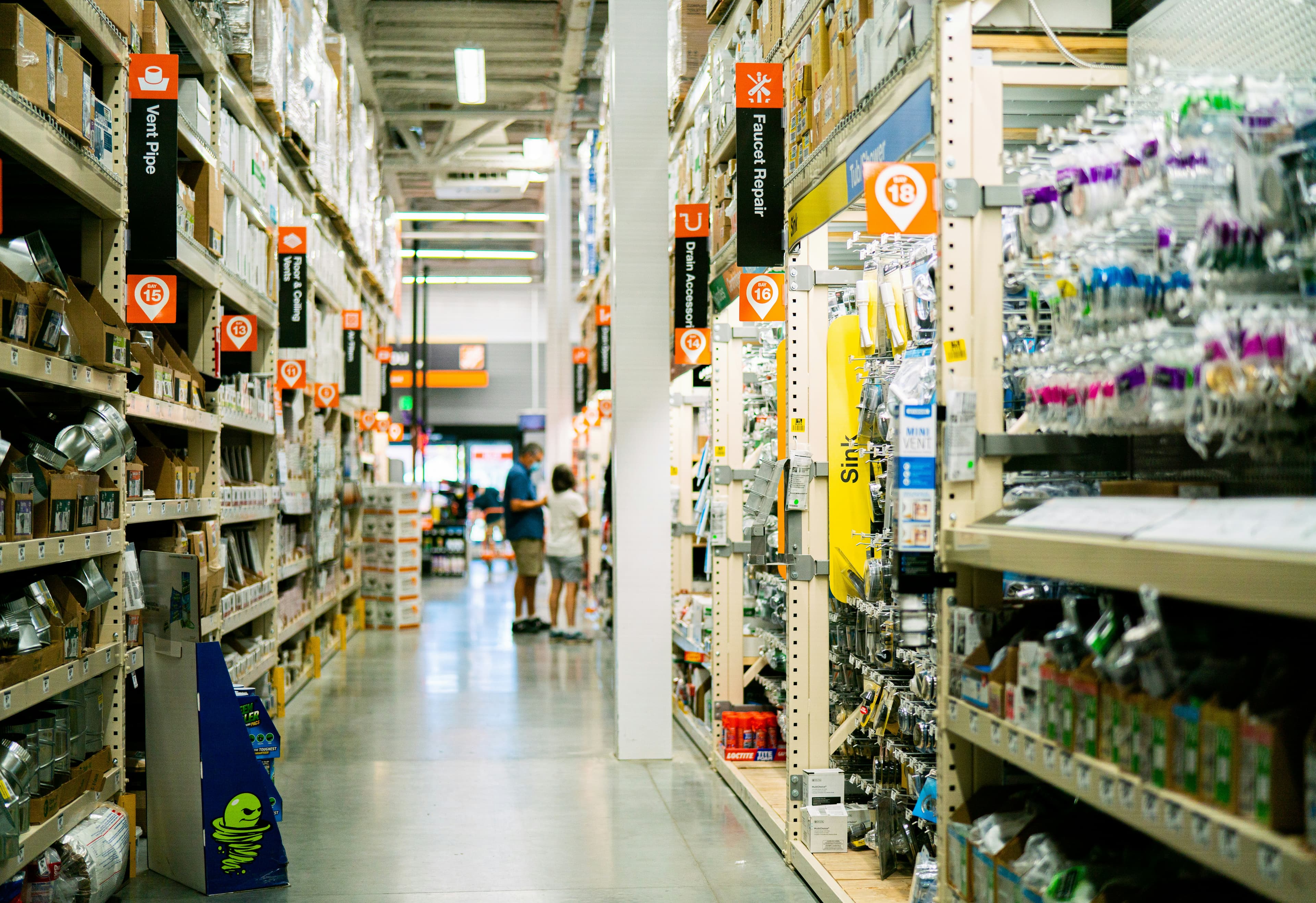 Lowe's cresce apenas 0,2% em vendas comparáveis e ajusta previsões anuais para o limite inferior
